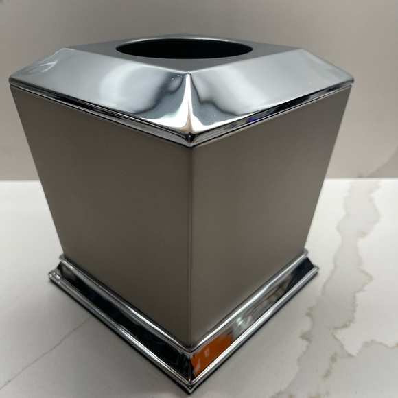 Square Kleenex box cover silver like new - Picture 3 of 10